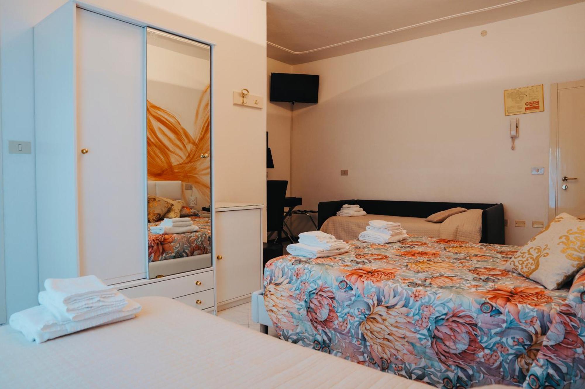 Hotel Julia Llido Degli Estensi Eksteriør bilde